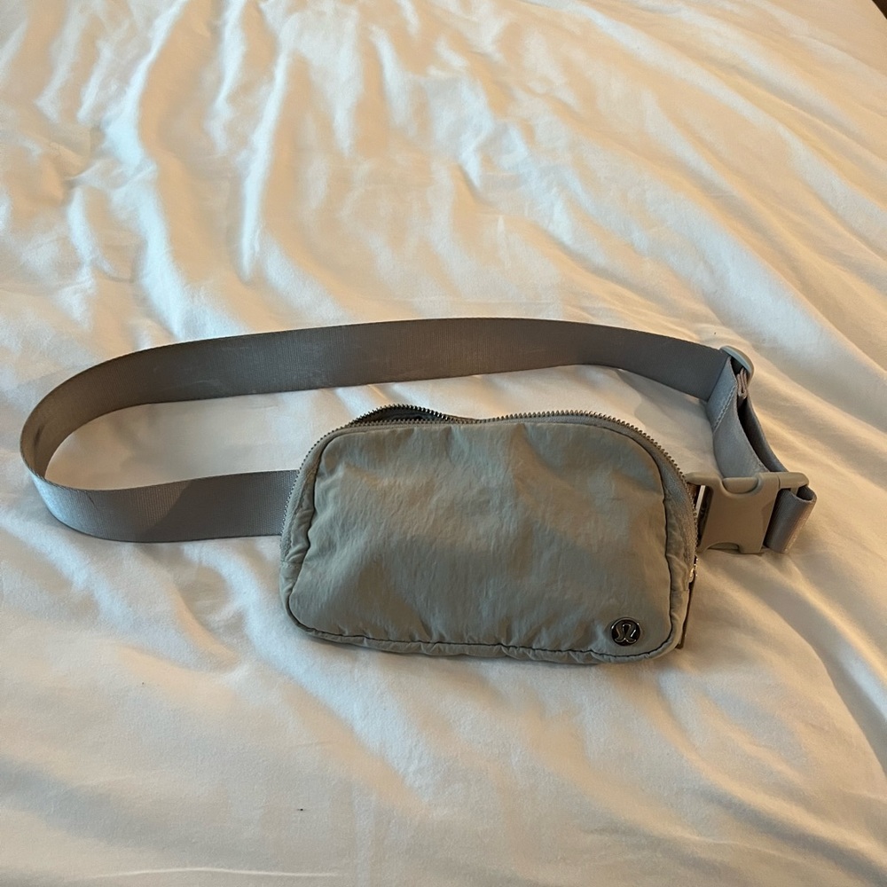 Lululemon Everywhere Belt Bag